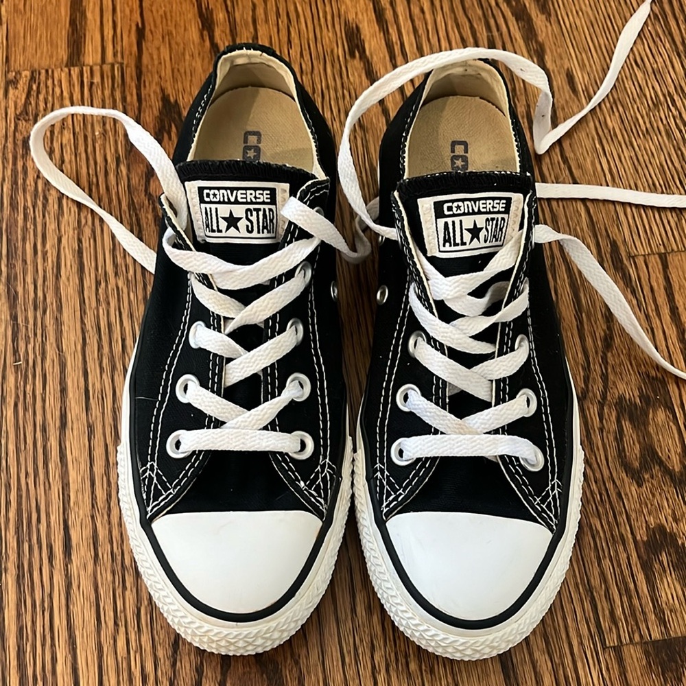 Black converse all stars size 6 barely worn